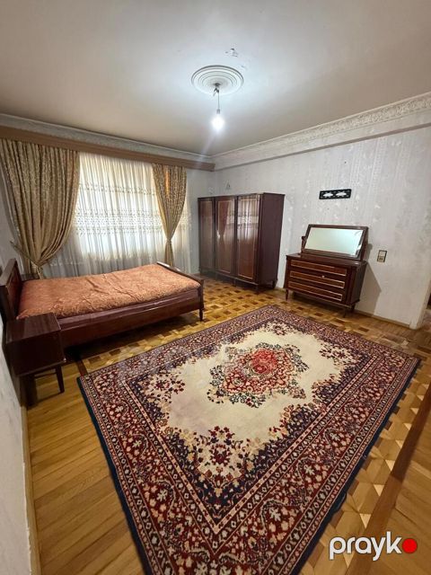 İcarəyə verilir 4 otaqlı köhnə tikili 130 m²
