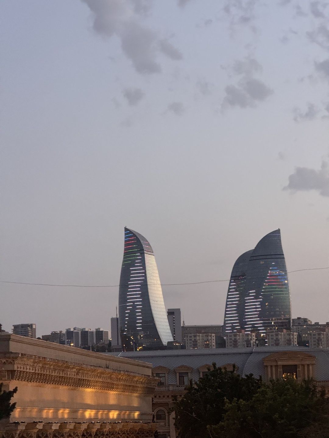 Satılır 3 otaqlı köhnə tikili 100 m² — Mənzil, Bakı