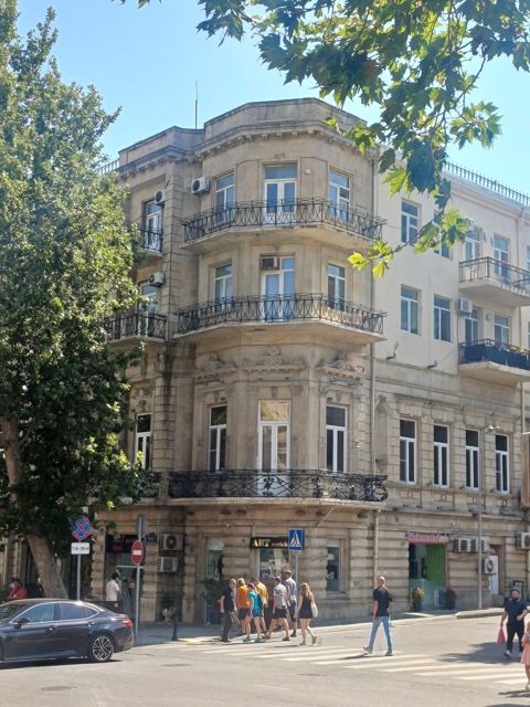 Satılır 2 otaqlı köhnə tikili 75 m² — Bakı