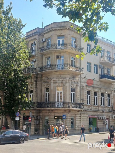 Satılır 2 otaqlı köhnə tikili 75 m²