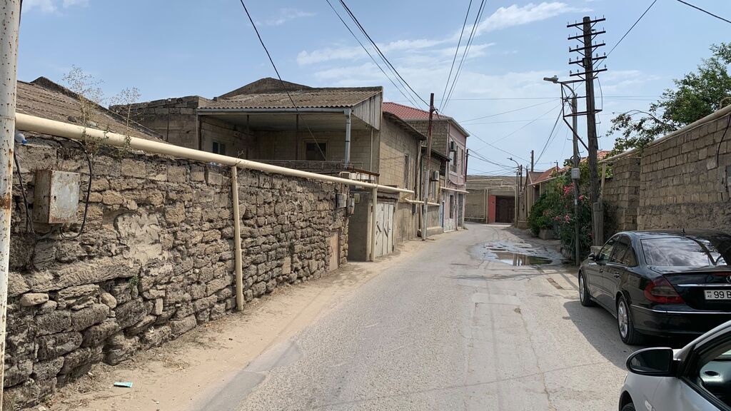 Buzovna dənizə yaxın ərazidə həyətyanı sahəli ev - Daş hasarlı, dəmir — Daşınmaz əmlak, Digah (4)