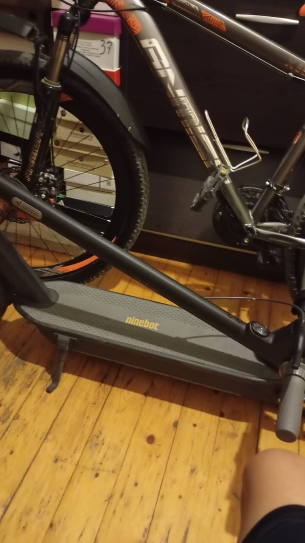 İşlənmiş Elektrik samokat 10", 351 - 500 Vt, 16 - 25 km/s, Ünvandan götürmə — İdman, hobi, istirahət, Bakı (2)