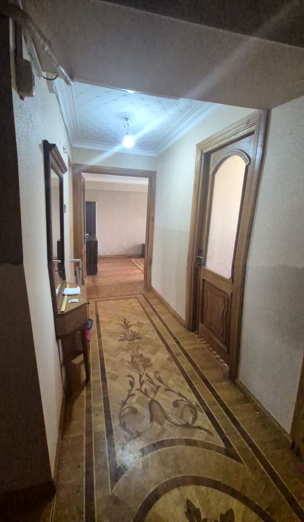 Mərkəzdə, dənizkənarı bulvar və hökumət binalarına açıq mənzərəli — Daşınmaz əmlak, Bakı (9)