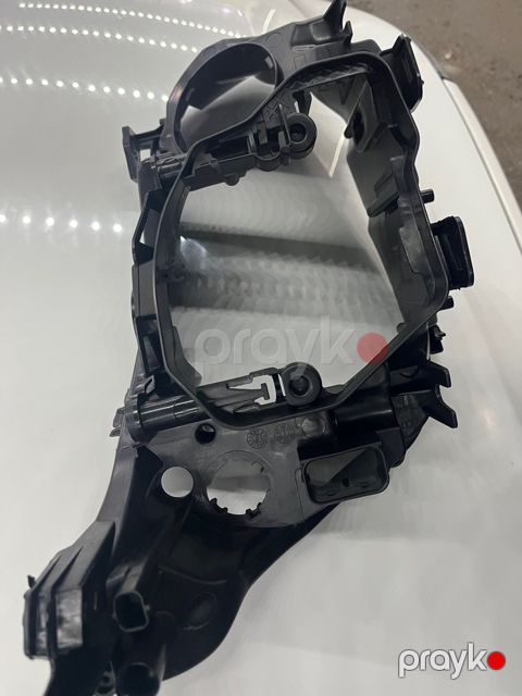 BMW E60 fara korpusu