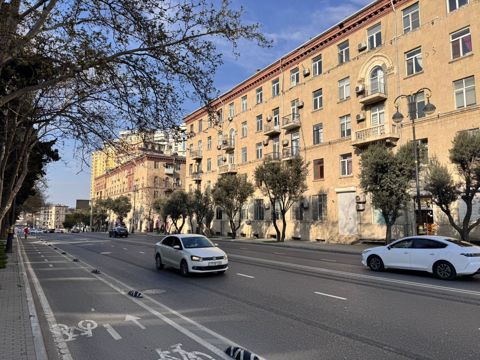 Satılır 3 otaqlı köhnə tikili 95 m² — Bakı