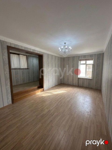 İcarəyə verilir 2 otaqlı köhnə tikili 65 m²