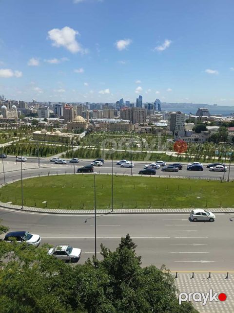 Satılır 3 otaqlı köhnə tikili 90 m²
