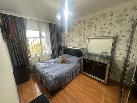 Satılır 4 otaqlı köhnə tikili 100 m² — Bakı