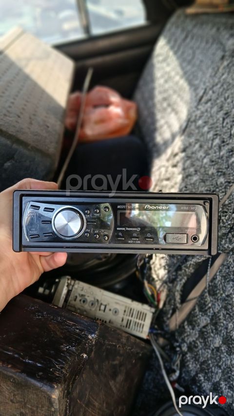 Pioneer DEH-3250UB avtomobil maqnitofonu - Ön panel: böyük səs — Masazır