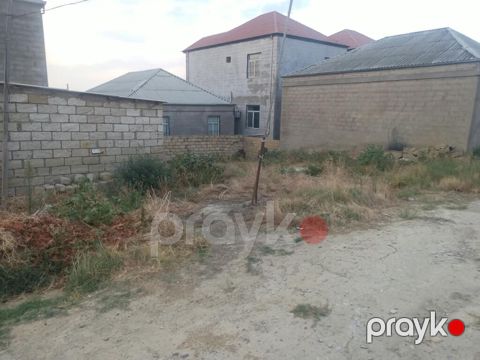 Masazirda 5 sot torpaq satılır butov 1 darvaza yeri var şəxsi tikili