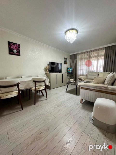 Satılır 2 otaqlı köhnə tikili 50 m²