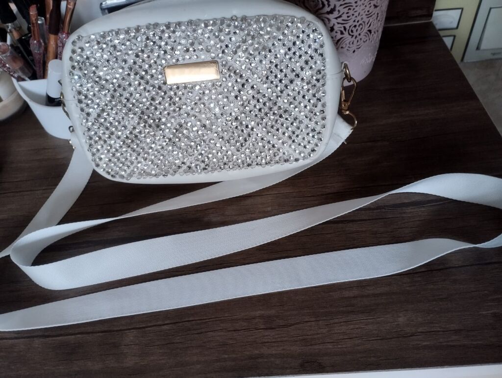 Ağ rəngli çiyin/çarpaz asma çanta - Material: süni dəri gövdə, ön — Çantalar, Xırdalan (2)
