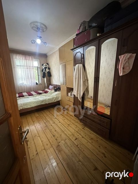 2 otaqli menzil 1/5 mertebe otaq yoldasi xanim axdarilir. Kommunal