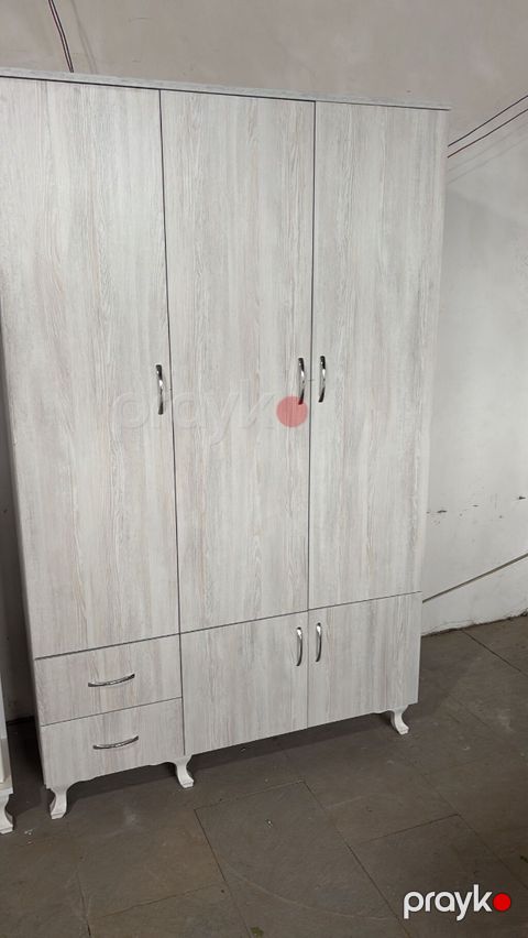 3 qapi dolab 165 azn
