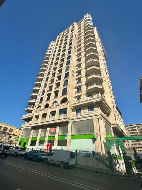 Satılır obyekt 740 m² — Bakı