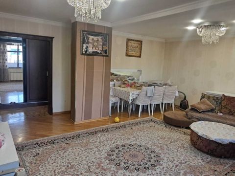 Satılır 5 otaqlı köhnə tikili 120 m² — Bakı