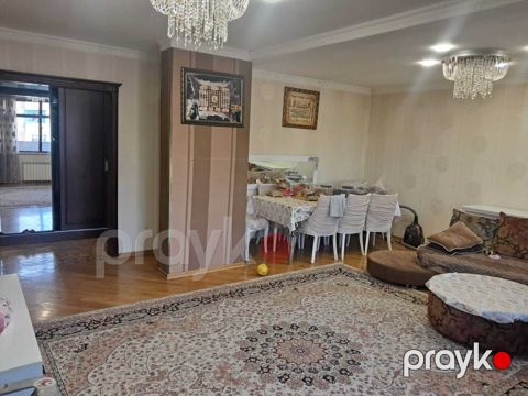 Satılır 5 otaqlı köhnə tikili 120 m²