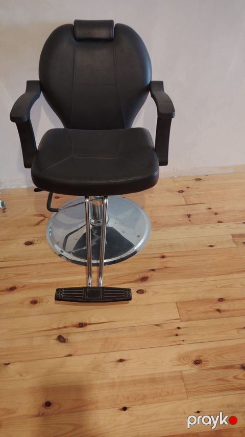 *Salon Kreslosu Satilir* *qiymeti 220₼* *ünvan Hövsan z⁹⁰kod7300* — Bakı