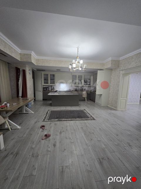 İcarəyə verilir 4 otaqlı ofis 220 m²