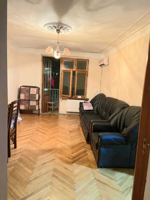 İcarəyə verilir 2 otaqlı köhnə tikili 55 m² — Bakı