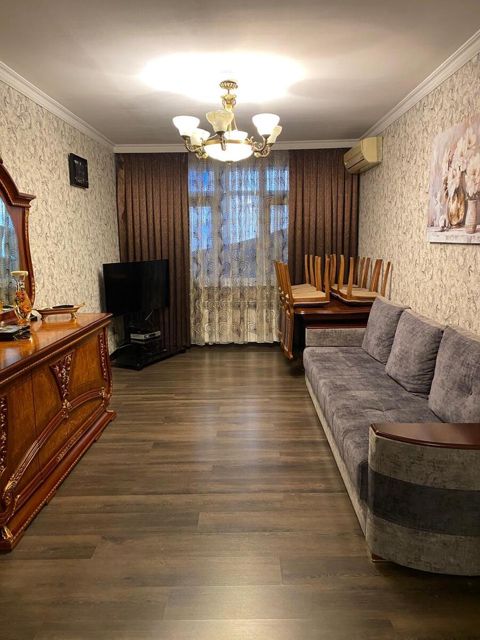 Satılır 4 otaqlı köhnə tikili 105 m² — Bakı