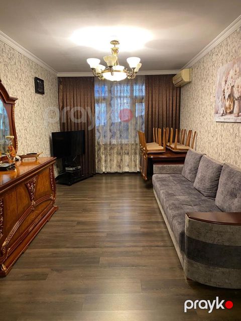 Satılır 4 otaqlı köhnə tikili 105 m²