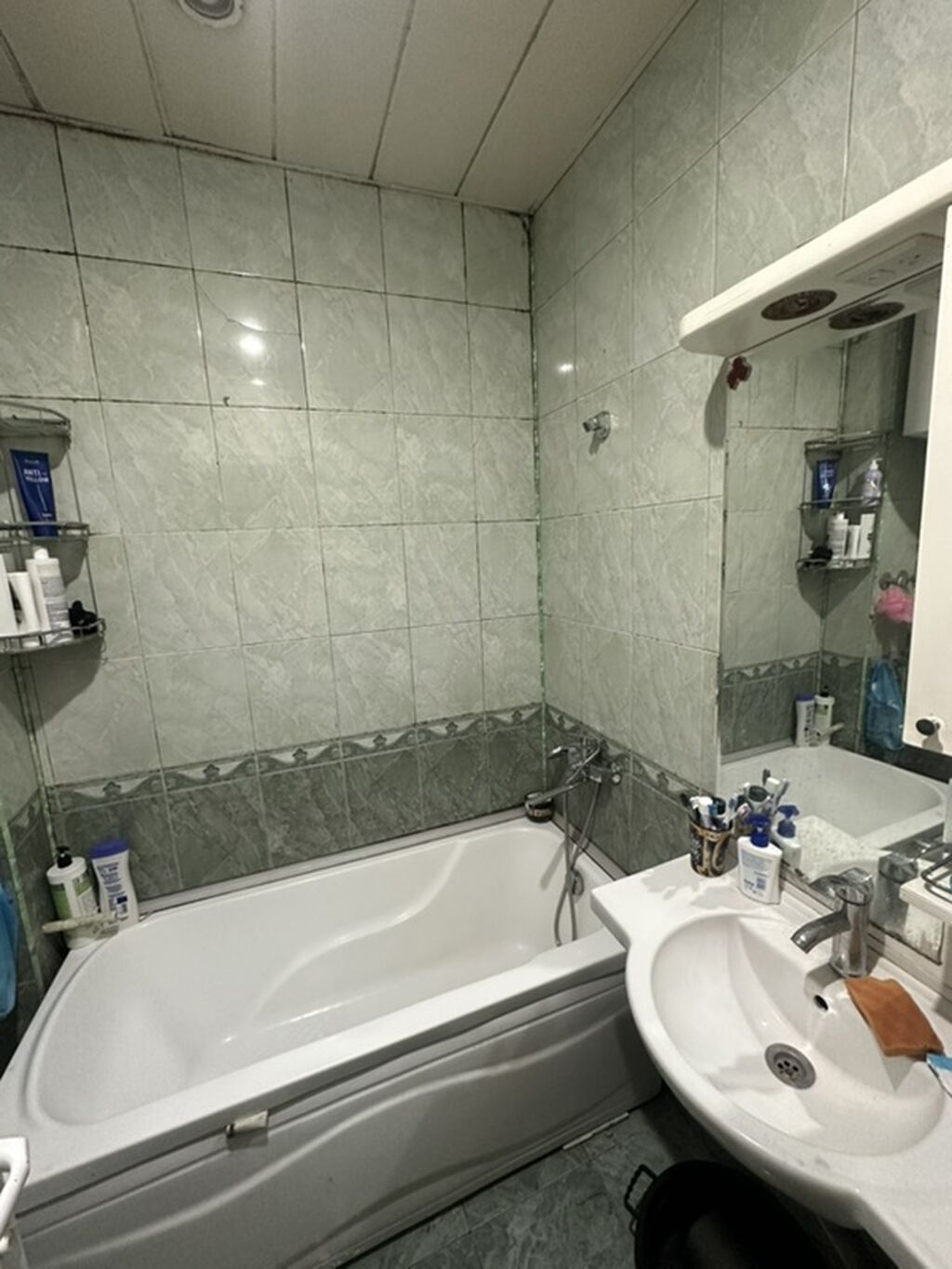 2 otaqli menzil 1/5 mertebe otaq yoldasi xanim axdarilir. Kommunal — Daşınmaz əmlak, Bakı (3)