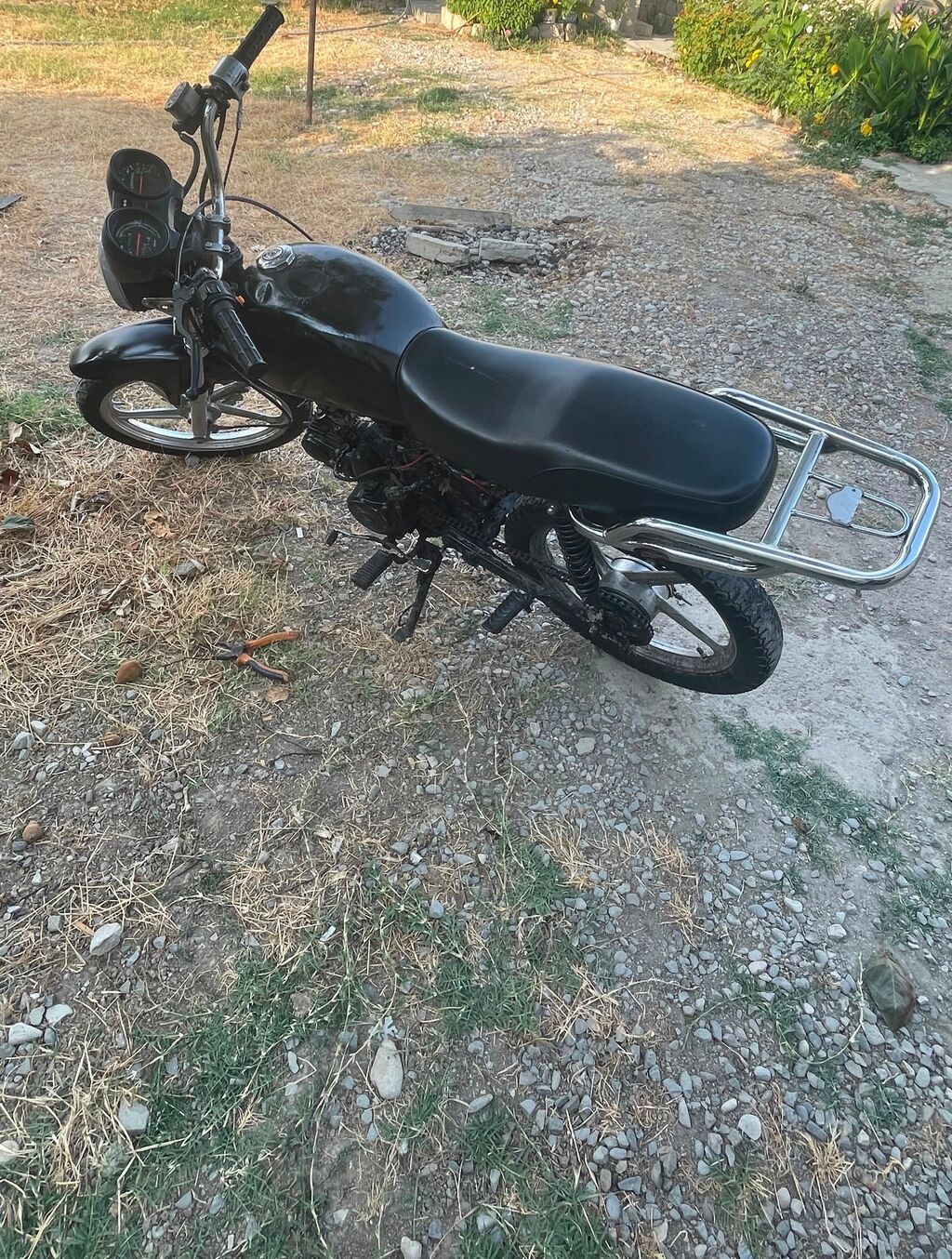 Qara rəngli yüngül motosiklet Texniki və dizayn xüsusiyyətləri: - Ön — Motosikletlər, Şabran (4)