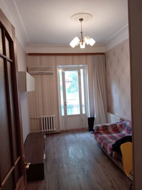 İcarəyə verilir 2 otaqlı köhnə tikili 50 m² — Bakı