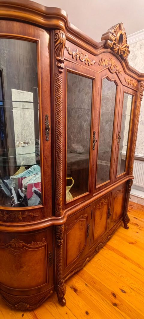 Qonağ otaği servant mebel. Yaxşı vəziyyətdədir. Evdə lazım olmadığı — Bakı