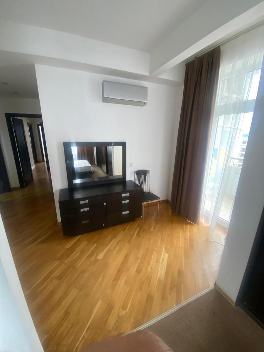 İcarəyə verilir 4 otaqlı köhnə tikili 190 m² — Mənzil, Bakı (6)