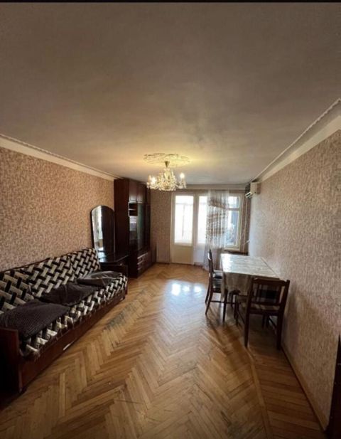 Satılır 3 otaqlı köhnə tikili 75 m² — Bakı