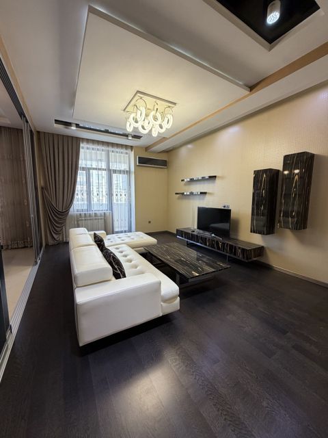 Satılır 3 otaqlı yeni tikili 120 m² — Bakı