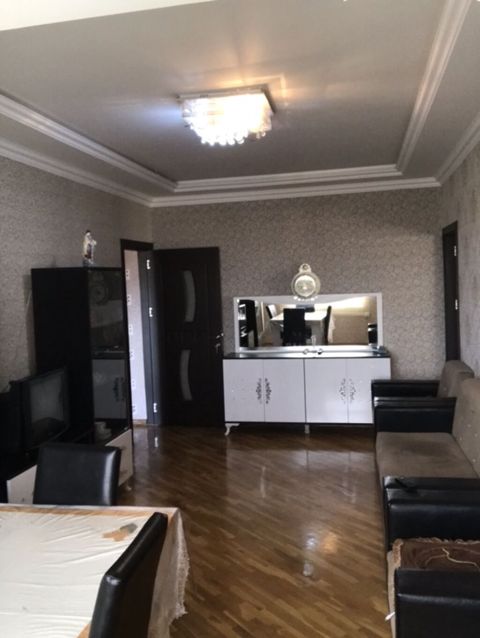 Bakı, Yasamal, 3 otaqlı, Köhnə tikili, m. Elmlər Akademiyası, 65 kv. m — Bakı