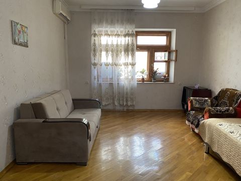 İcarəyə verilir 5 otaqlı köhnə tikili 135 m² — Bakı