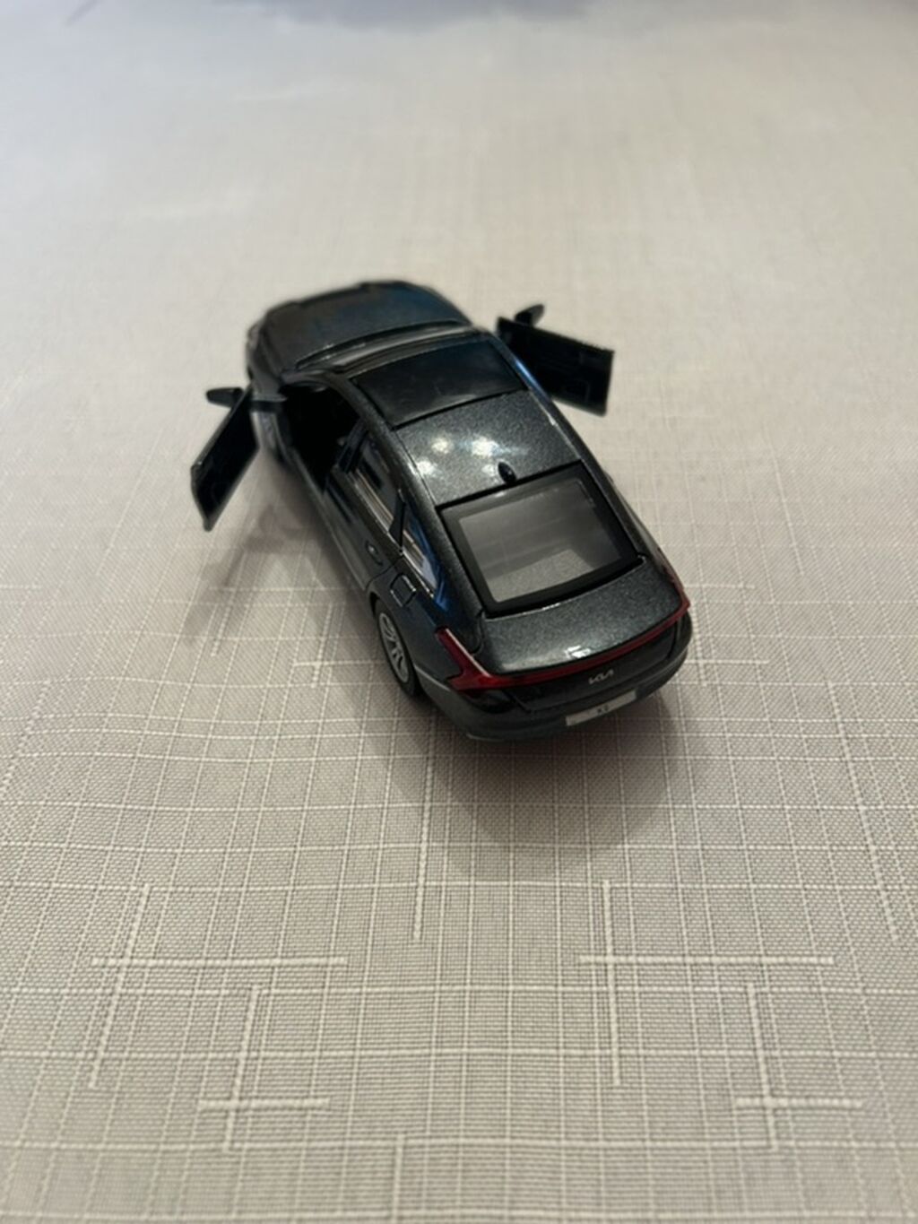 Metal model avtomobil – sedan/krossover üslubunda miniatura — Oyuncaqlar, Bakı (5)