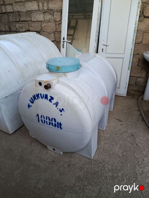 Polietilen su çəni – 1000 litr - Həcmi: 1000 lt (gövdədə qeyd olunub) — Bakı