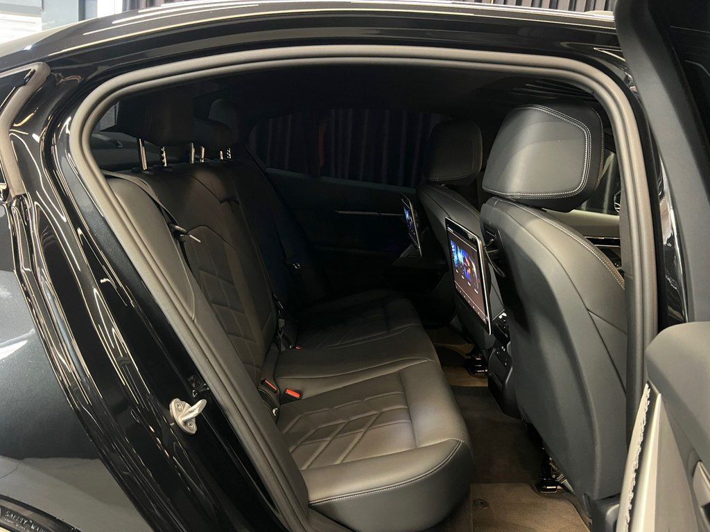 BMW 530, 2.0 L, 2023 il, 63 000 km — Avtomobillər, Bakı (9)