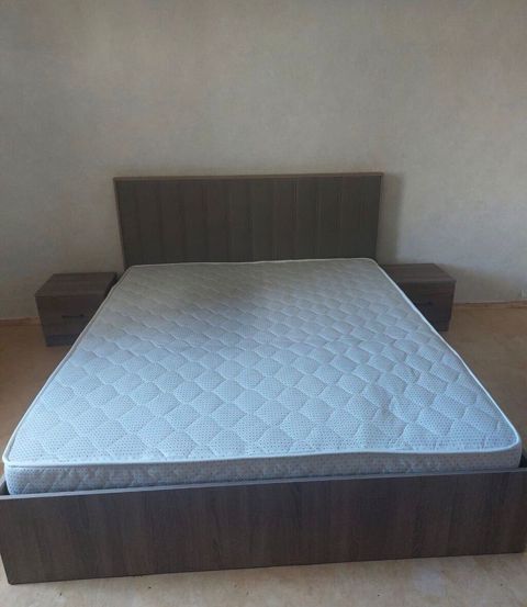 Yataq + 2 tumba. Birlikdə satılır 300 azn. Matrasla birlikdə verilir — Bakı
