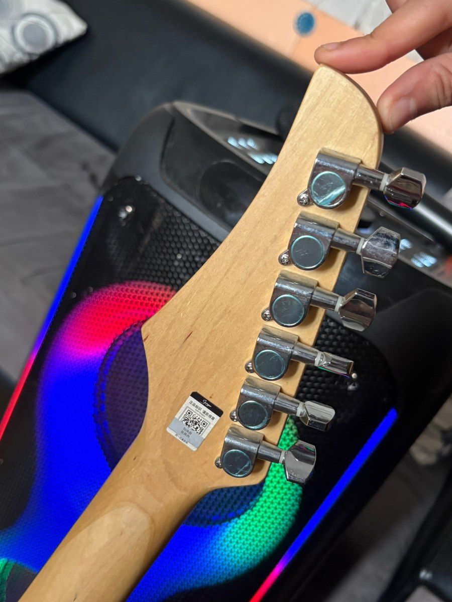 Elektrik gitara — Musiqiə alətləri, Bakı (4)