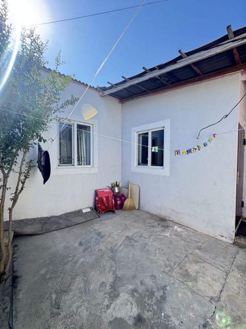 Satılır 2 otaqlı həyət evi/bağ evi 58 m² — Bakı