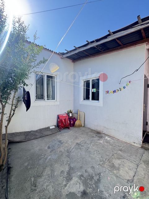 Satılır 2 otaqlı həyət evi/bağ evi 58 m²