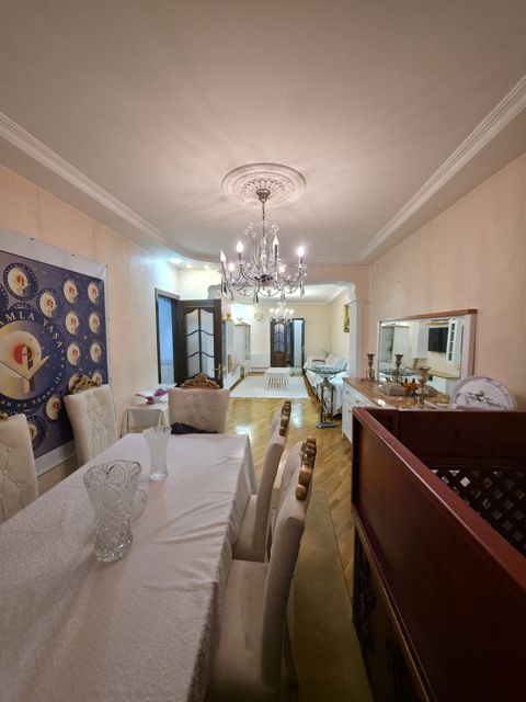 Satılır 4 otaqlı köhnə tikili 110 m² — Bakı