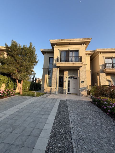 Satılır 4 otaqlı həyət evi/bağ evi 200 m² — Bakı