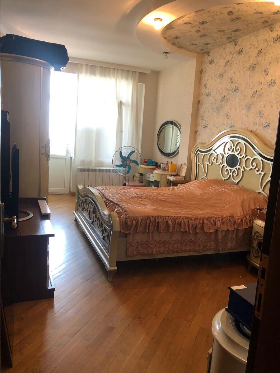 Satılır 4 otaqlı yeni tikili 200 m² — Mənzil, Bakı (6)