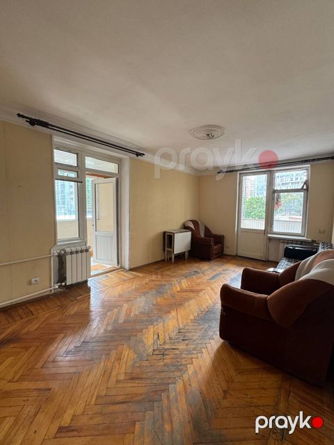 Satılır 2 otaqlı köhnə tikili 52 m²