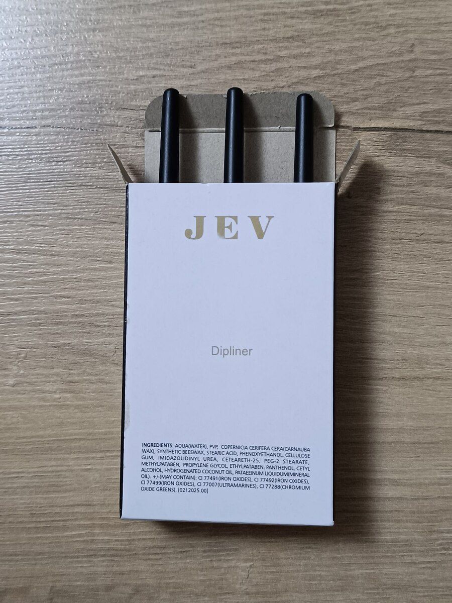 Layner JEV Dipliner — Şəxsi əşyalar, Bakı (4)