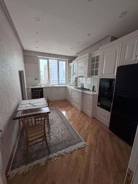 İcarəyə verilir 3 otaqlı yeni tikili 130 m² — Bakı