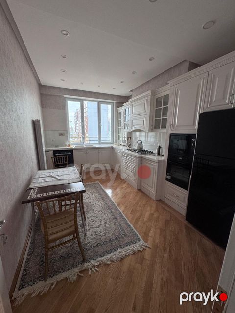 İcarəyə verilir 3 otaqlı yeni tikili 130 m²