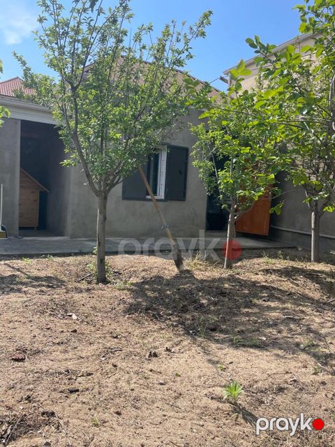Satılır 3 otaqlı həyət evi/bağ evi 100 m²